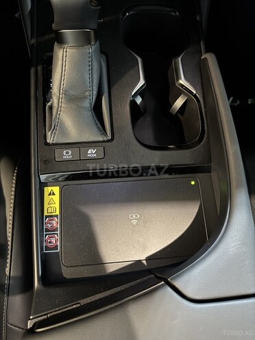 Lexus ES 300h-16