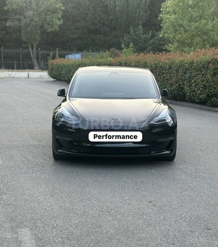 Tesla Model 3-1