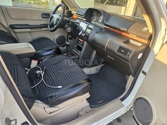 Nissan X-Trail 2003, 315,000 km - 2.5 l - Saatlı