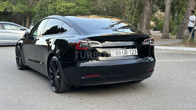 Tesla Model 3-6
