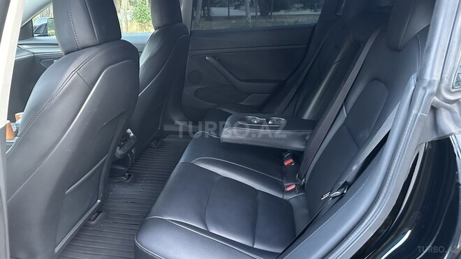 Tesla Model 3-13