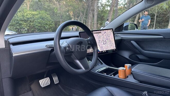 Tesla Model 3-15