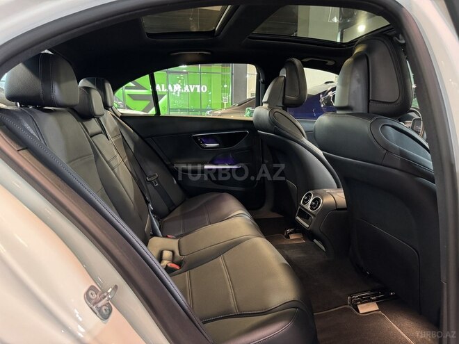 Mercedes C 300 4MATIC-13