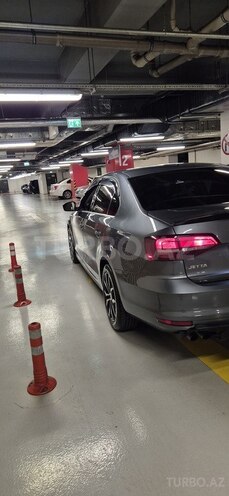 Volkswagen Jetta-4