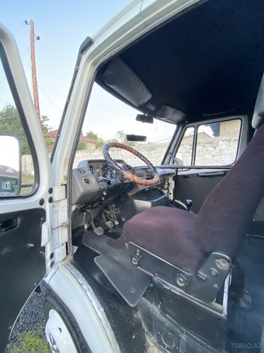 Mercedes 208 D 1992, 250,000 km - 2.3 l - Qax