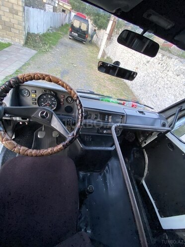 Mercedes 208 D 1992, 250,000 km - 2.3 l - Qax