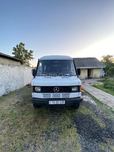 Mercedes 208 D 1992, 250,000 km - 2.3 l - Qax