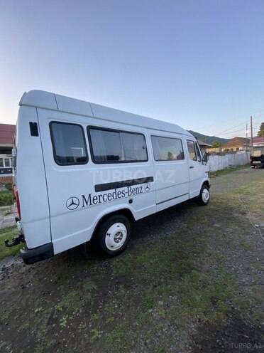 Mercedes 208 D 1992, 250,000 km - 2.3 l - Qax