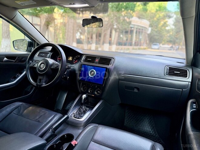 Volkswagen Jetta-13