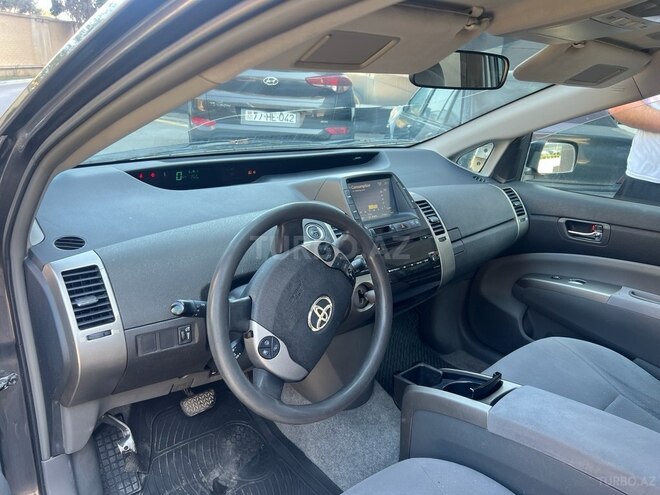 Toyota Prius-4