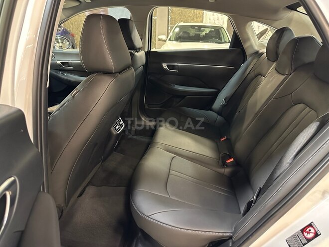 Hyundai Sonata-13