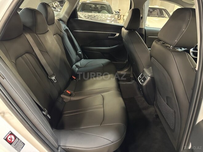 Hyundai Sonata-12