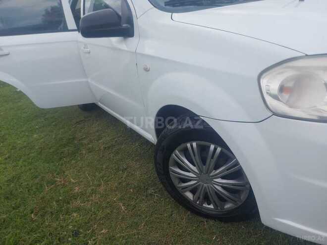 Chevrolet Aveo-5