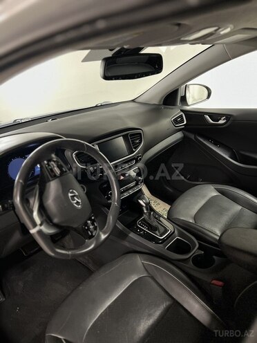 Hyundai IONIQ-8