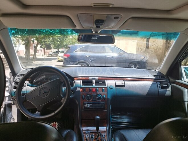 Mercedes E 240 1998, 220,000 km - 2.4 l - Sumqayıt