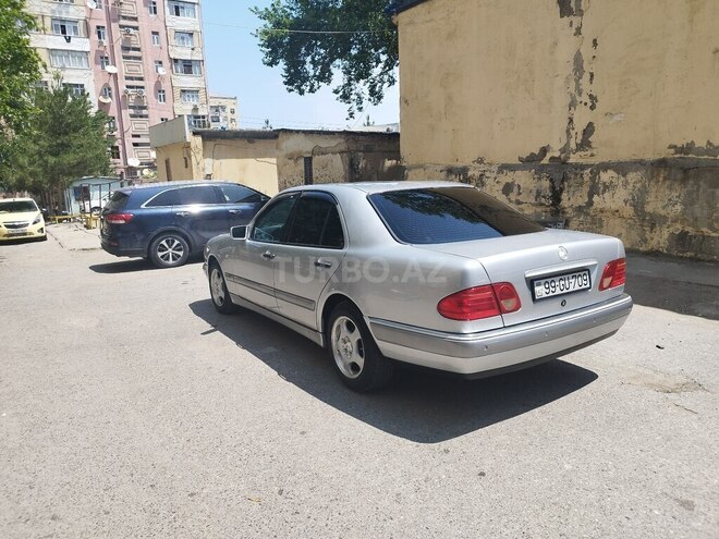 Mercedes E 240 1998, 220,000 km - 2.4 l - Sumqayıt