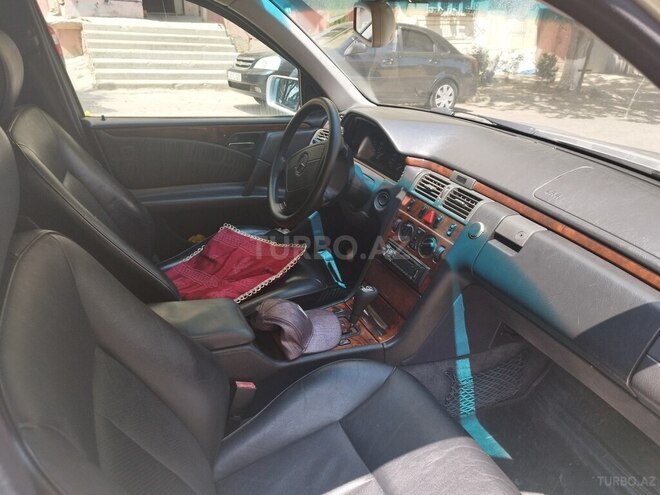 Mercedes E 240 1998, 220,000 km - 2.4 l - Sumqayıt