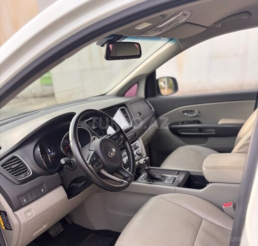 Kia Carnival-8