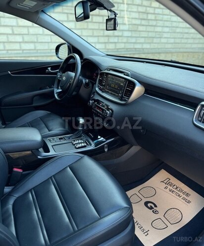 Kia Sorento-12