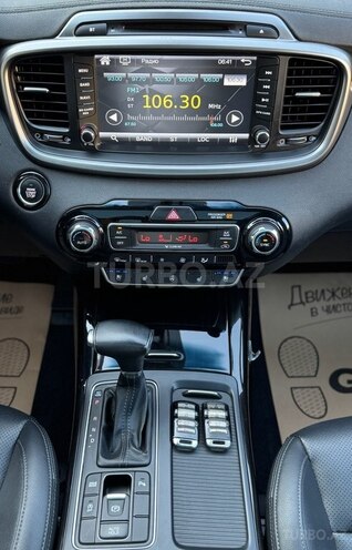 Kia Sorento-16