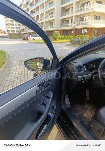 Volkswagen Jetta-5