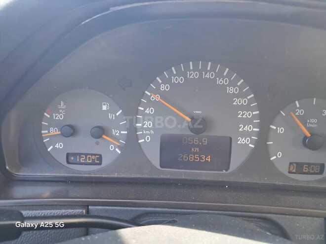 Mercedes E 270 2001, 268,534 km - 2.7 l - Bakı