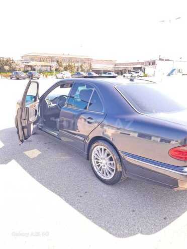 Mercedes E 270 2001, 268,534 km - 2.7 l - Bakı