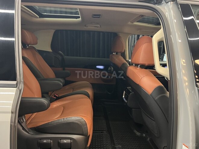 Kia Carnival-12