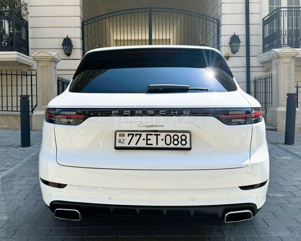 Porsche Cayenne-12