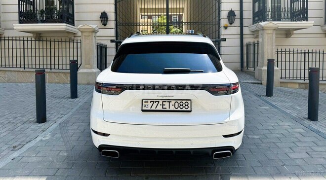 Porsche Cayenne-13