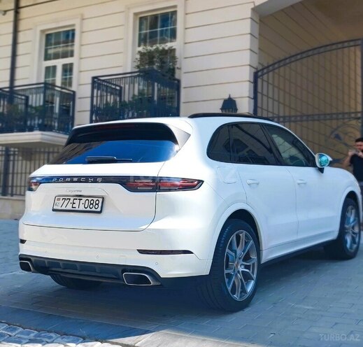 Porsche Cayenne-8