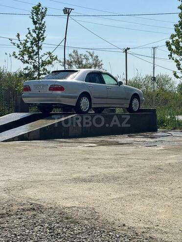 Mercedes E 240 2000, 170,321 km - 2.4 л - Sabirabad