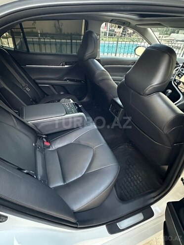 Toyota Camry-12