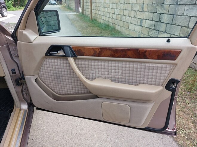 Mercedes E 300 d 1994, 490,000 km - 3.0 l - Astara