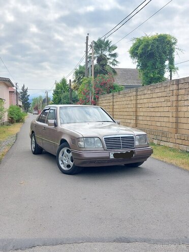Mercedes E 300 d 1994, 490,000 km - 3.0 l - Astara