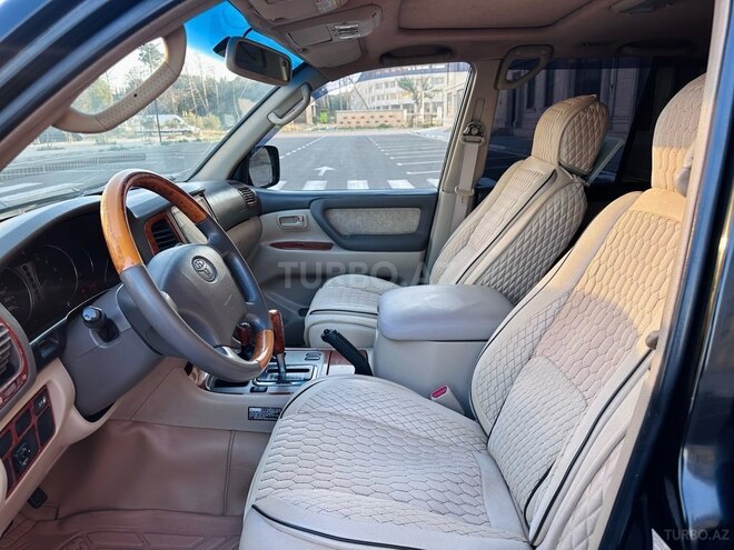 Toyota Land Cruiser-11