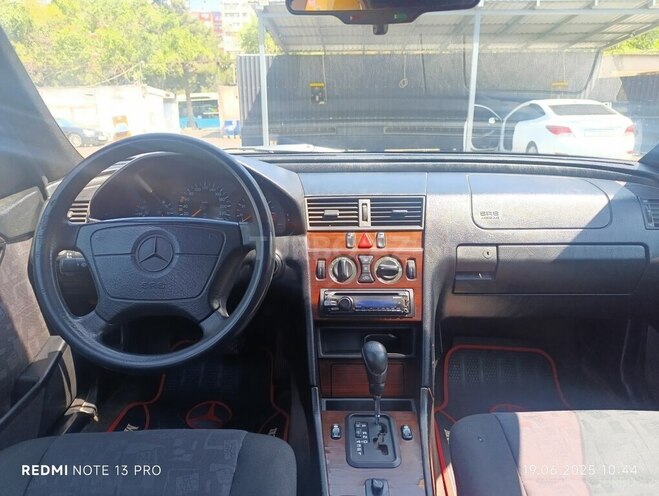 Mercedes E 180 1997, 304,000 km - 1.8 l - Bakı