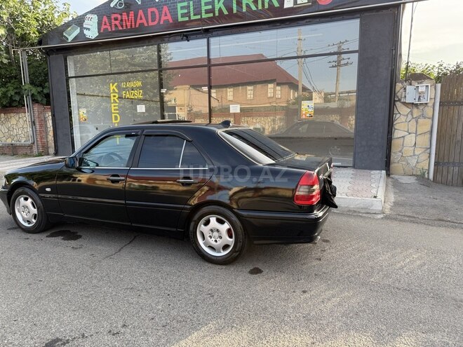 Mercedes C 200 1995, 423,000 km - 2.0 l - Qazax
