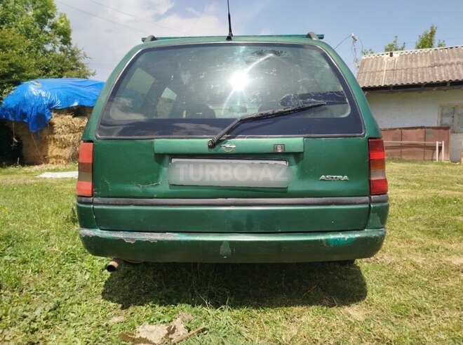 Opel Astra 1996, 120,000 km - 1.6 l - Qusar