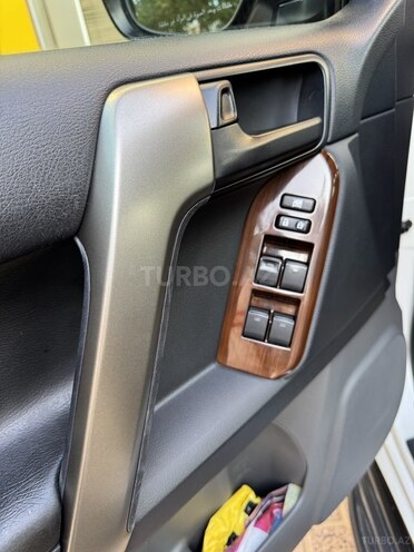 Toyota Land Cruiser Prado-10