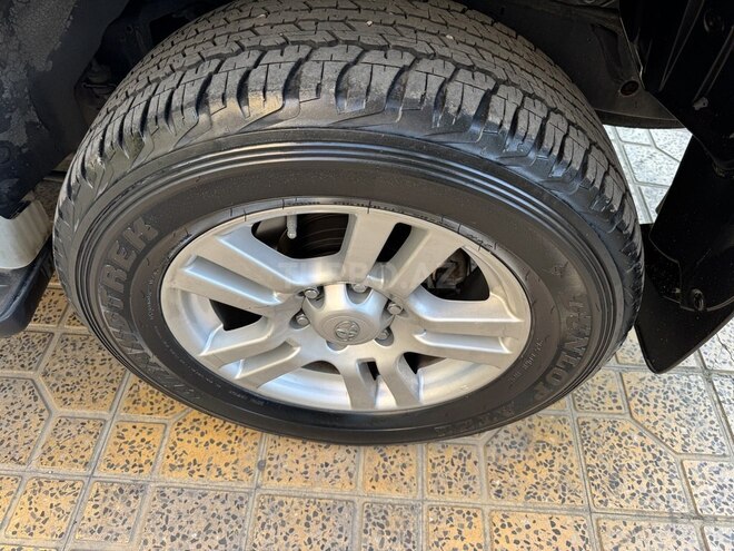 Toyota Land Cruiser Prado-12
