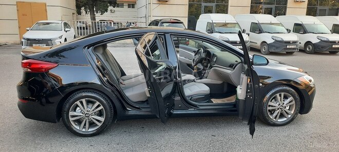 Hyundai Elantra 2018, 128,000 km - 2.0 l - Bakı