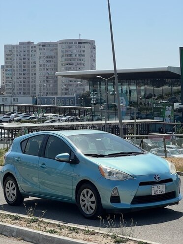 Toyota Prius C 2014, 148,097 km - 1.5 л - Bakı