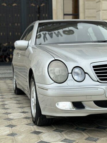 Mercedes E 220 d 2002, 312,000 km - 2.2 л - Saatlı