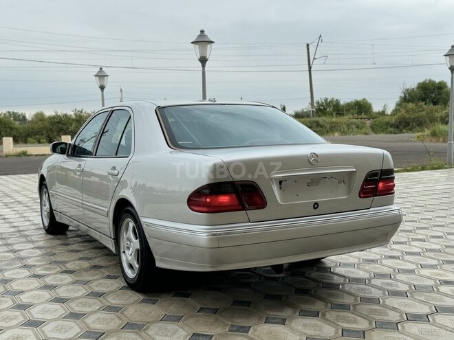 Mercedes E 220 d 2002, 312,000 km - 2.2 л - Saatlı