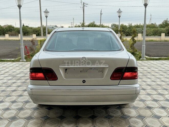 Mercedes E 220 d 2002, 312,000 km - 2.2 л - Saatlı
