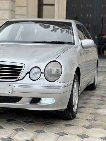 Mercedes E 220 d 2002, 312,000 km - 2.2 л - Saatlı