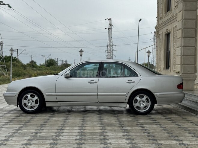 Mercedes E 220 d 2002, 312,000 km - 2.2 л - Saatlı