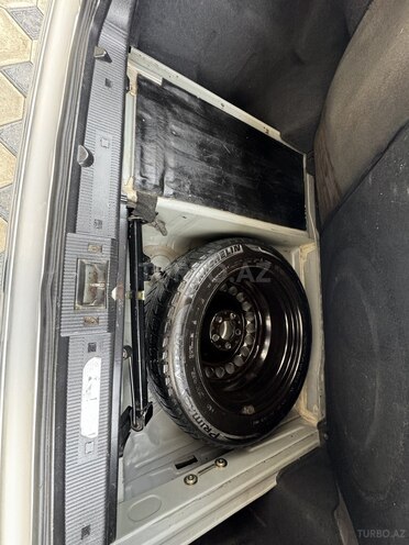 Mercedes E 220 d 2002, 312,000 km - 2.2 л - Saatlı