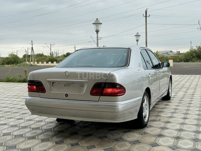 Mercedes E 220 d 2002, 312,000 km - 2.2 л - Saatlı